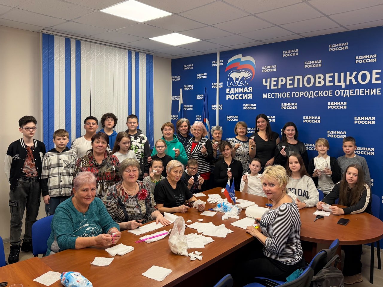 Любовь Царева научила школьников и ветеранов Череповца изготавливать специальные приспособления для госпиталей