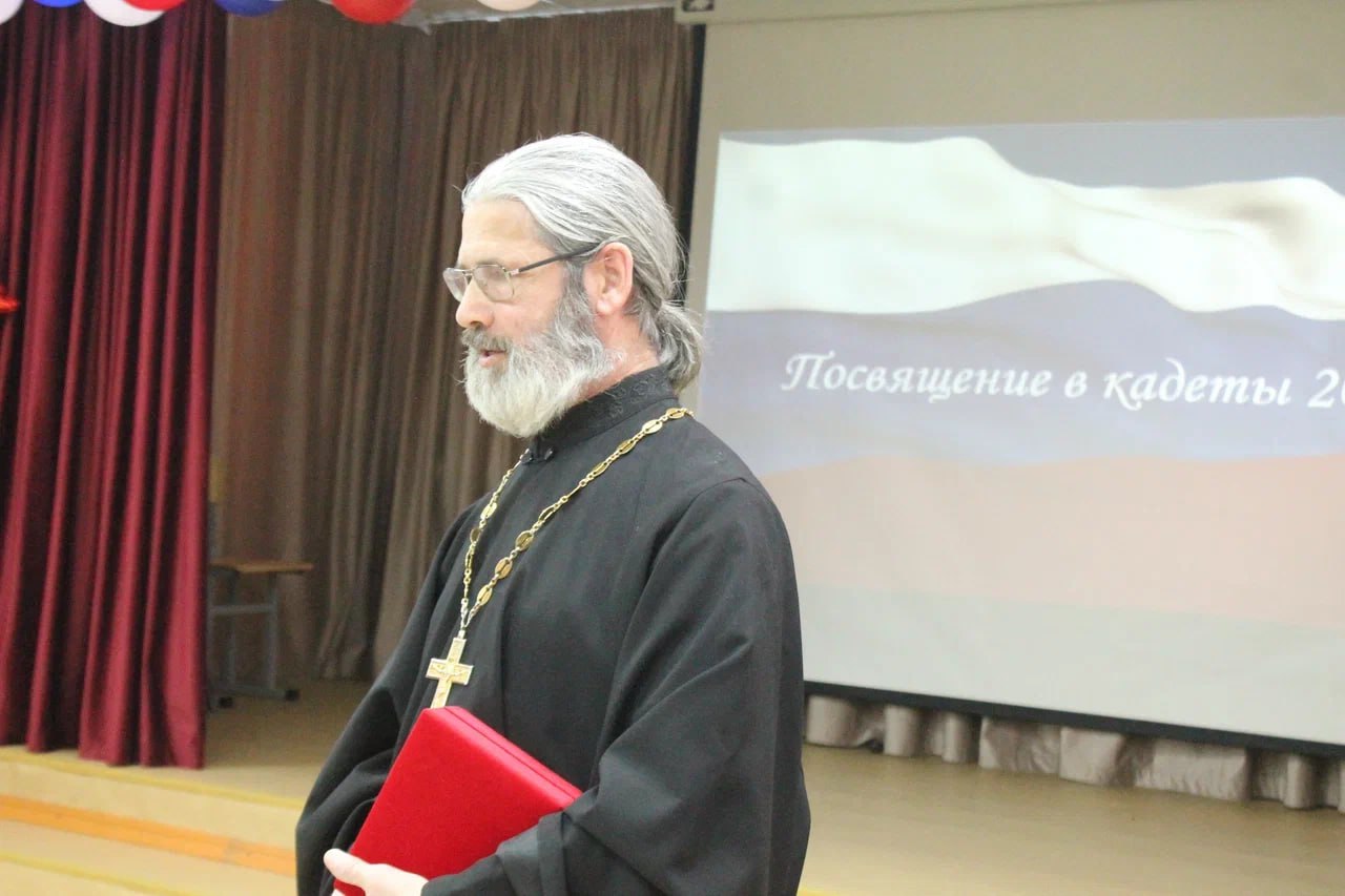 В Верховажье полицейские приняли присягу у кадетов В Верховажье полицейские приняли присягу у кадетов