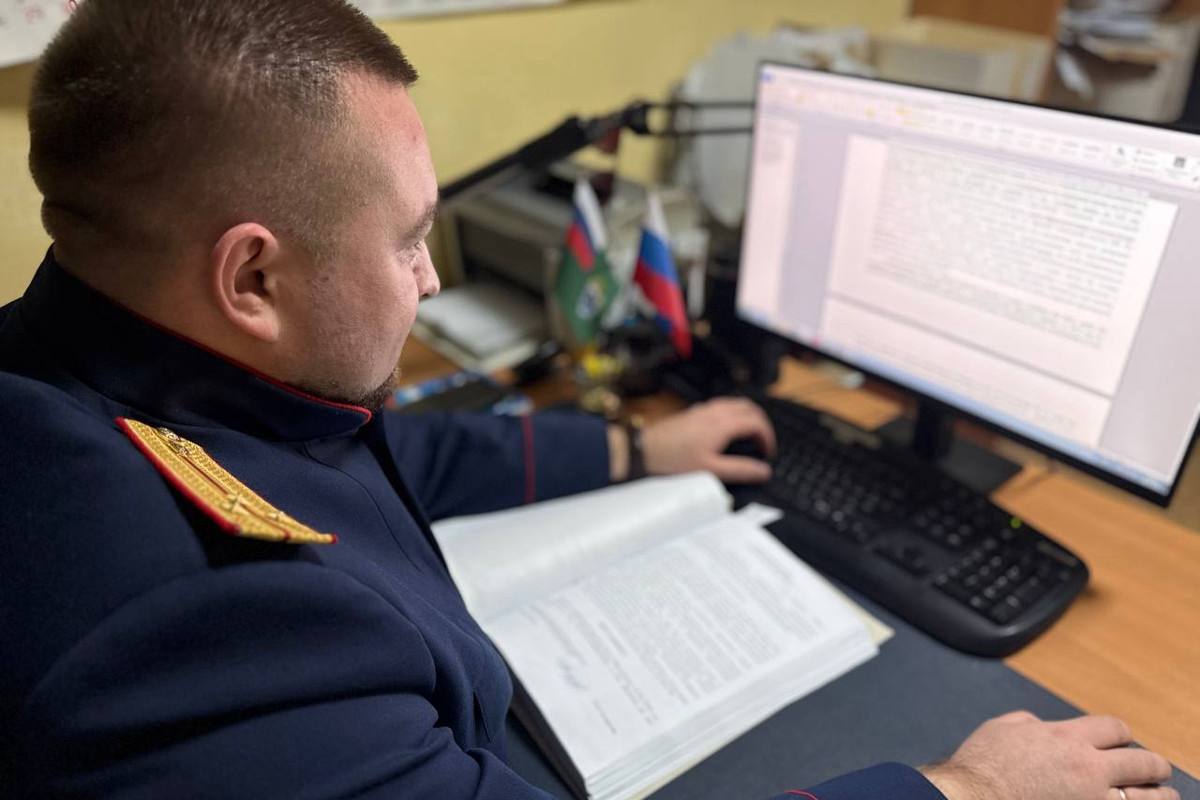 Оттаскала за волосы: вологжанка предстанет перед судом за избиение полицейского