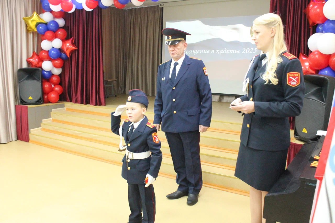 В Верховажье полицейские приняли присягу у кадетов