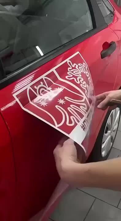 Брендированные такси? Да!. Первые 6 ярко-красных автомобилей с символами Вологодчины будут готовы уже сегодня