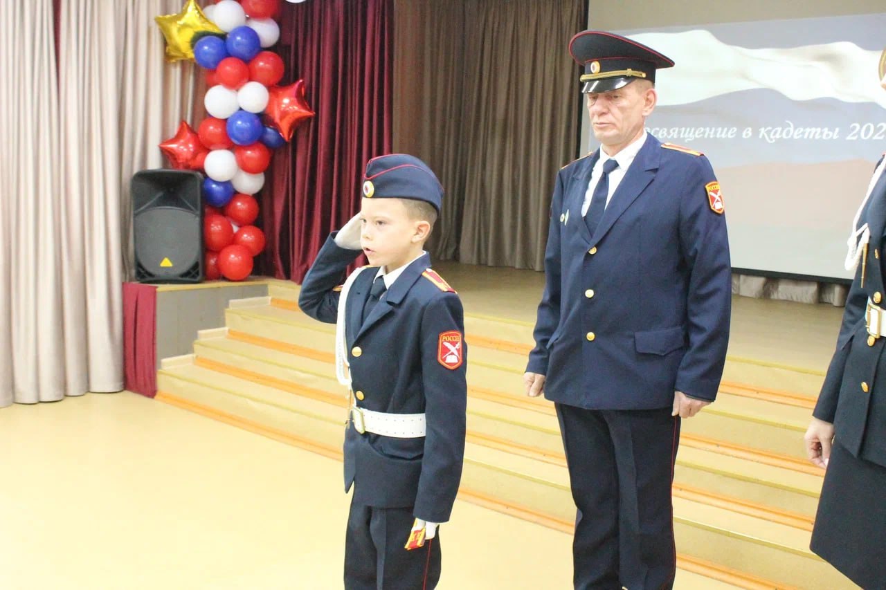 В Верховажье полицейские приняли присягу у кадетов В Верховажье полицейские приняли присягу у кадетов