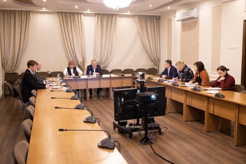 Итоги пожароопасного сезона 2025 года обсудили в Законодательном Собрании