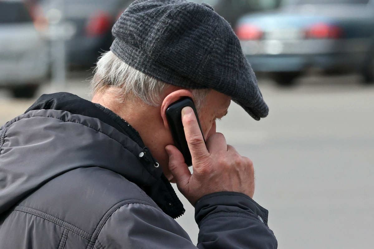 Чета вологодских пенсионеров перевела аферистам почти 9 млн рублей из-за несуществующей посылки