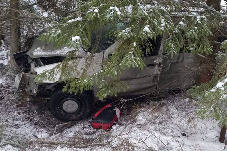 В Тотьме пьяный рецидивист угнал и разбил «Ладу Ларгус»