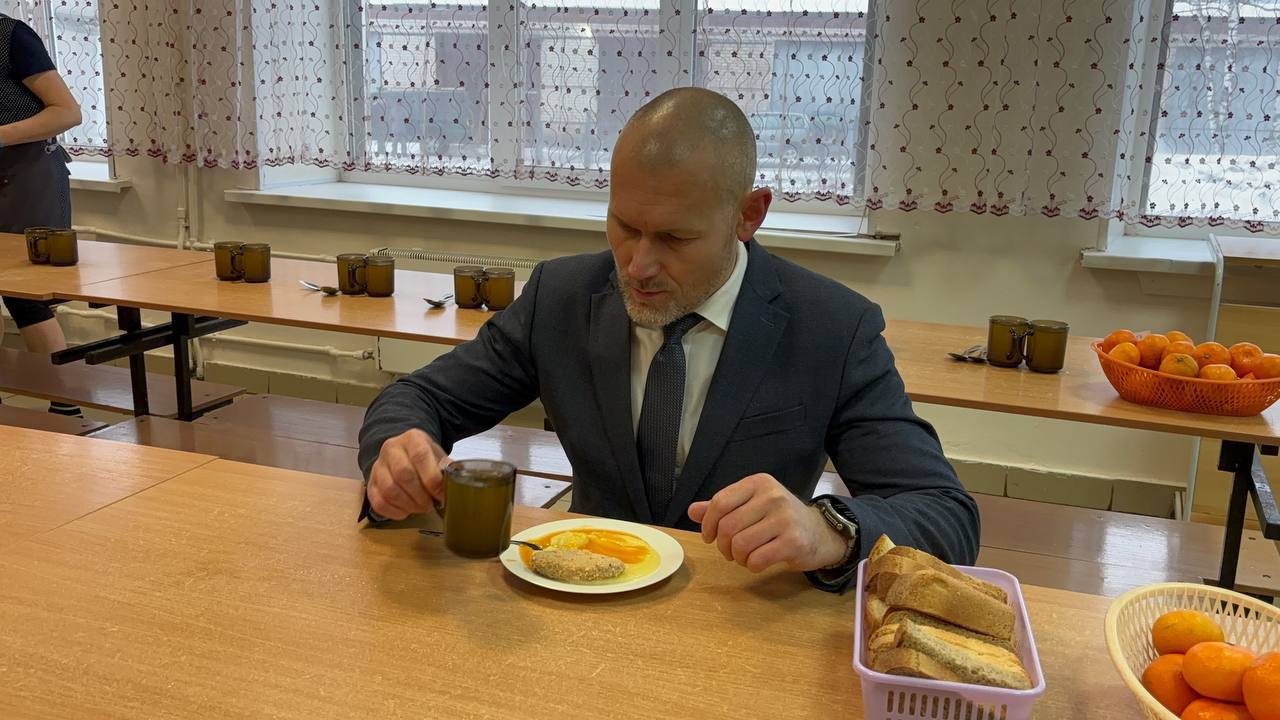 Андрей Накрошаев: В ходе рабочей поездки в курируемый Кичменгско-Городецкий округ проверил и организацию школьного питания Андрей Накрошаев: В ходе рабочей поездки в курируемый Кичменгско-Городецкий округ проверил и организацию школьного питания