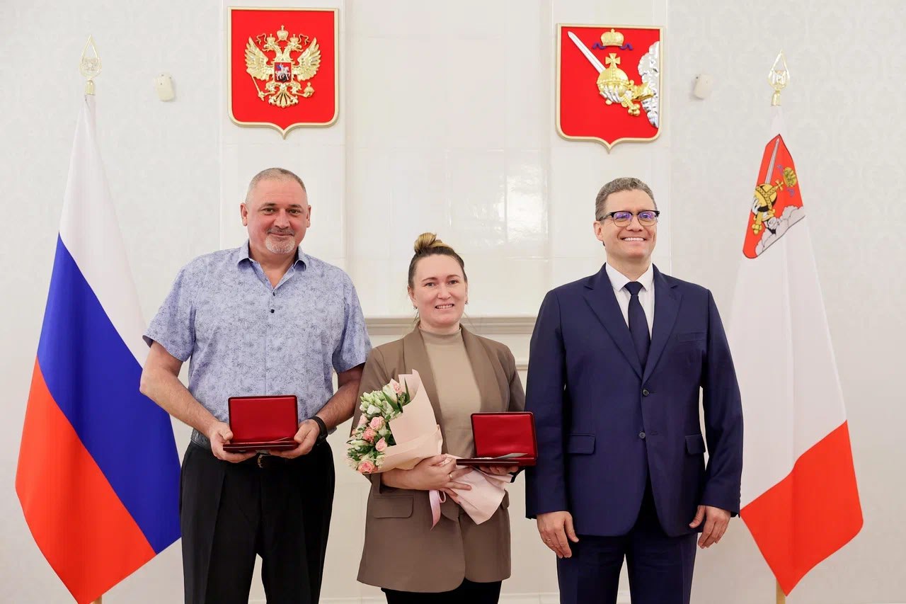 Георгий Филимонов вручил государственные награды шести многодетным семьям Вологодской области Георгий Филимонов вручил государственные награды шести многодетным семьям Вологодской области