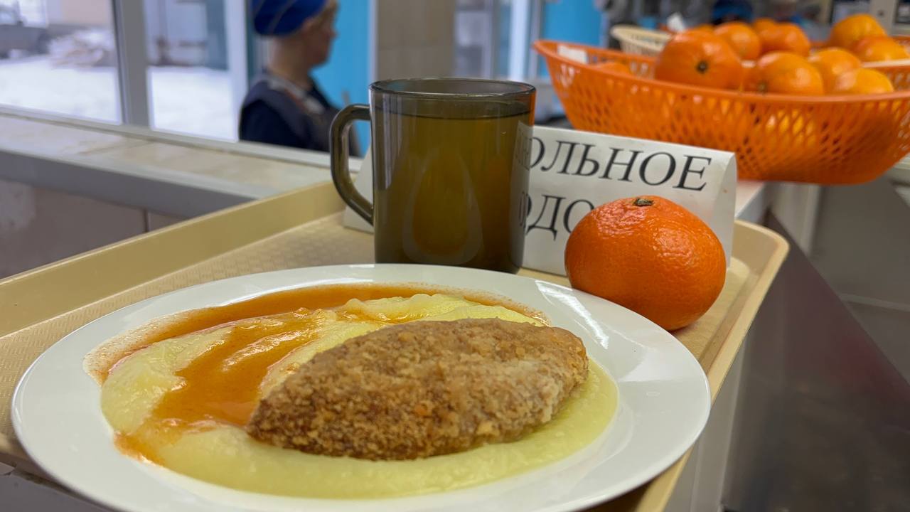 Андрей Накрошаев: В ходе рабочей поездки в курируемый Кичменгско-Городецкий округ проверил и организацию школьного питания Андрей Накрошаев: В ходе рабочей поездки в курируемый Кичменгско-Городецкий округ проверил и организацию школьного питания