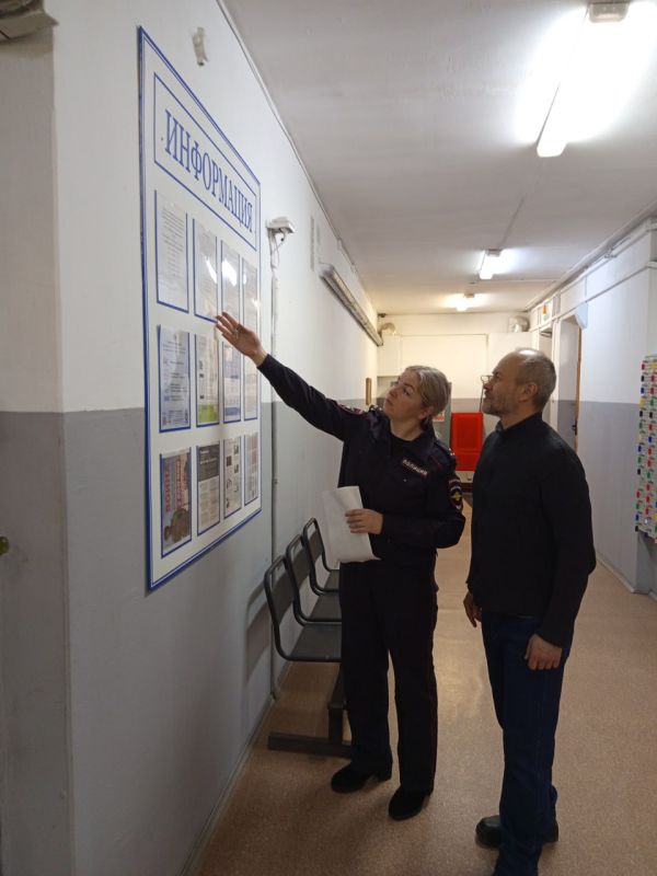 В Белозерске в рамках акции «Гражданский мониторинг – 2025» общественники проверили качество и доступность оказания госуслуг по линии Госавтоинспекции