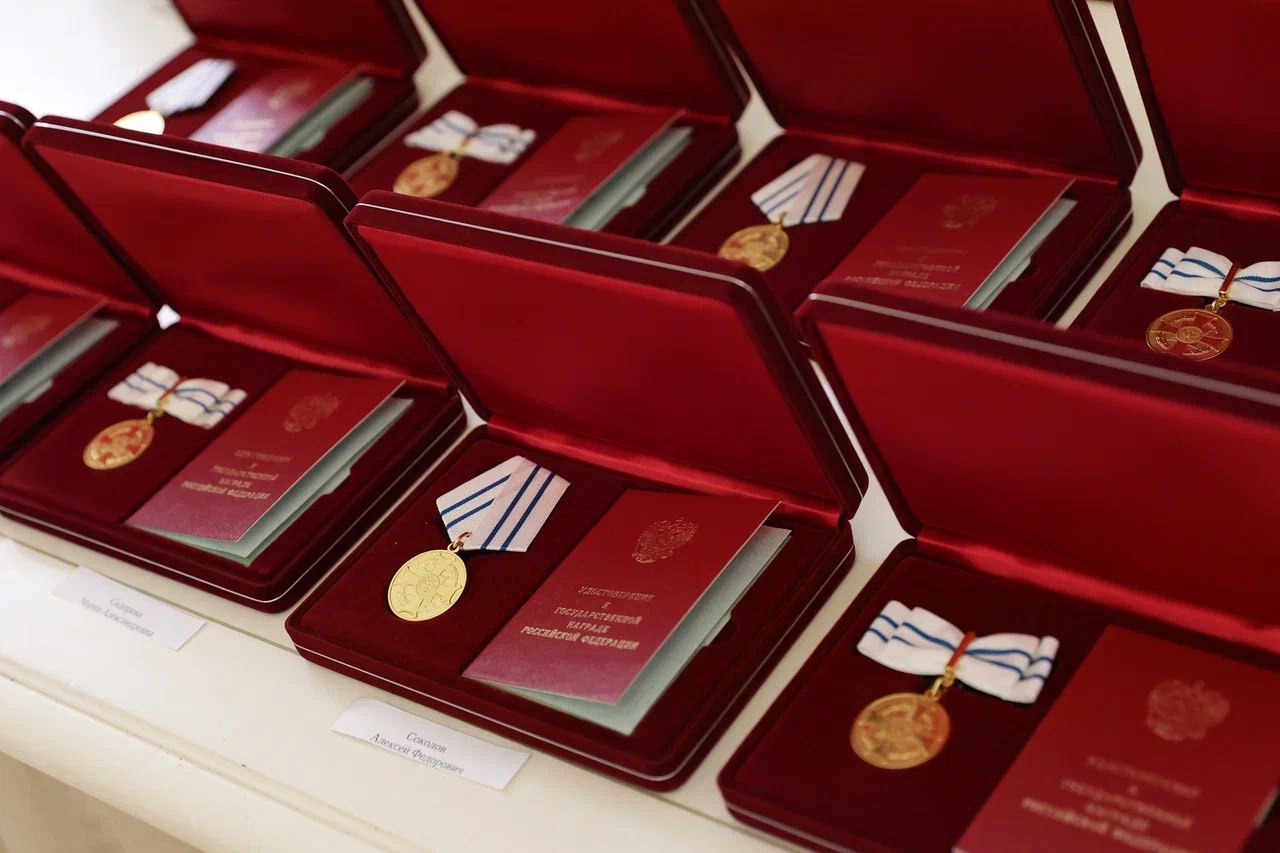 Георгий Филимонов вручил государственные награды шести многодетным семьям Вологодской области