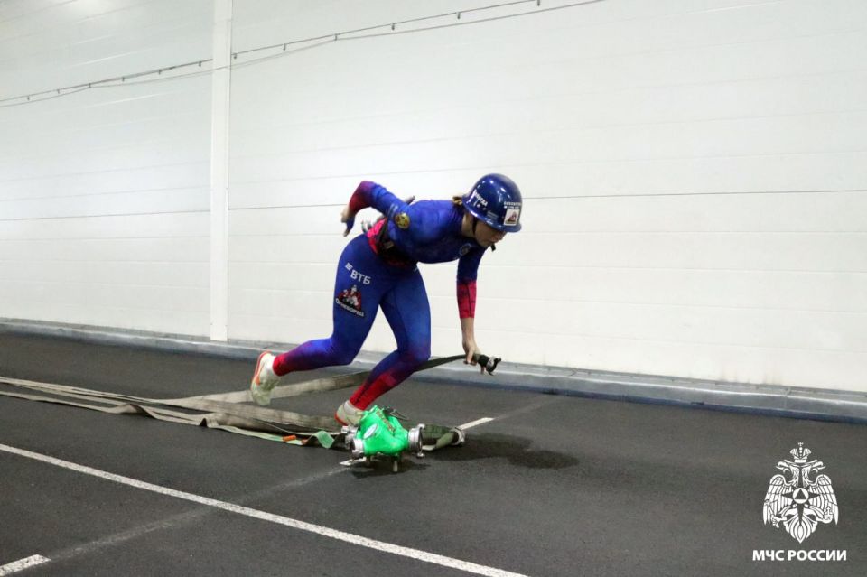 Новая встреча двух команд. Сегодня юные спортсмены из Вологодской и Ярославской областей выявляли лучших на закрытой площадке в Молочном