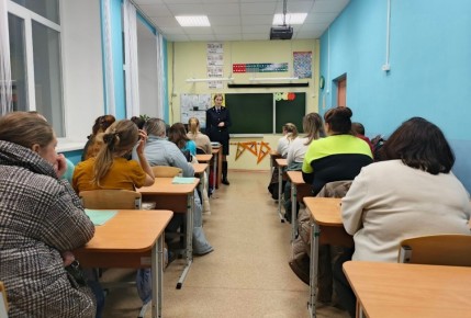 В Никольске инспектор ПДН приняла участие в школьном родительском собрании
