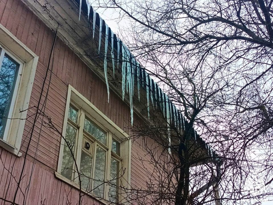 Внимание! Опасность с крыш!