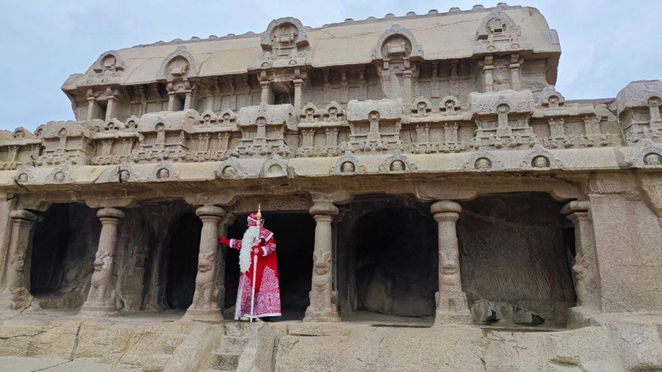 Дед Мороз впервые побывал на берегу Бенгальского залива и прогулялся по местам индийского эпоса «Махабхарата» Дед Мороз впервые побывал на берегу Бенгальского залива и прогулялся по местам индийского эпоса «Махабхарата»