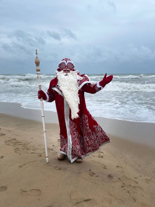 Дед Мороз впервые побывал на берегу Бенгальского залива и прогулялся по местам индийского эпоса «Махабхарата» Дед Мороз впервые побывал на берегу Бенгальского залива и прогулялся по местам индийского эпоса «Махабхарата»