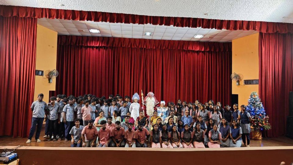 Дед Мороз впервые побывал на берегу Бенгальского залива и прогулялся по местам индийского эпоса «Махабхарата» Дед Мороз впервые побывал на берегу Бенгальского залива и прогулялся по местам индийского эпоса «Махабхарата»