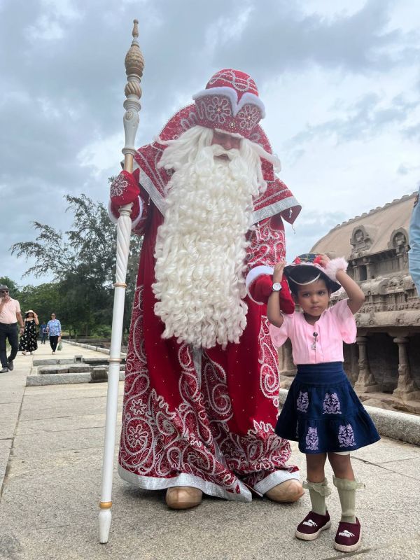 Дед Мороз впервые побывал на берегу Бенгальского залива и прогулялся по местам индийского эпоса «Махабхарата» Дед Мороз впервые побывал на берегу Бенгальского залива и прогулялся по местам индийского эпоса «Махабхарата»