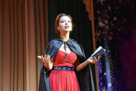 Актриса Елена Захарова представила моноспектакль «Женские судьбы в произведениях классиков» в Соколе