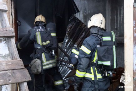 Вологодские огнеборцы потушили пожар на предприятии