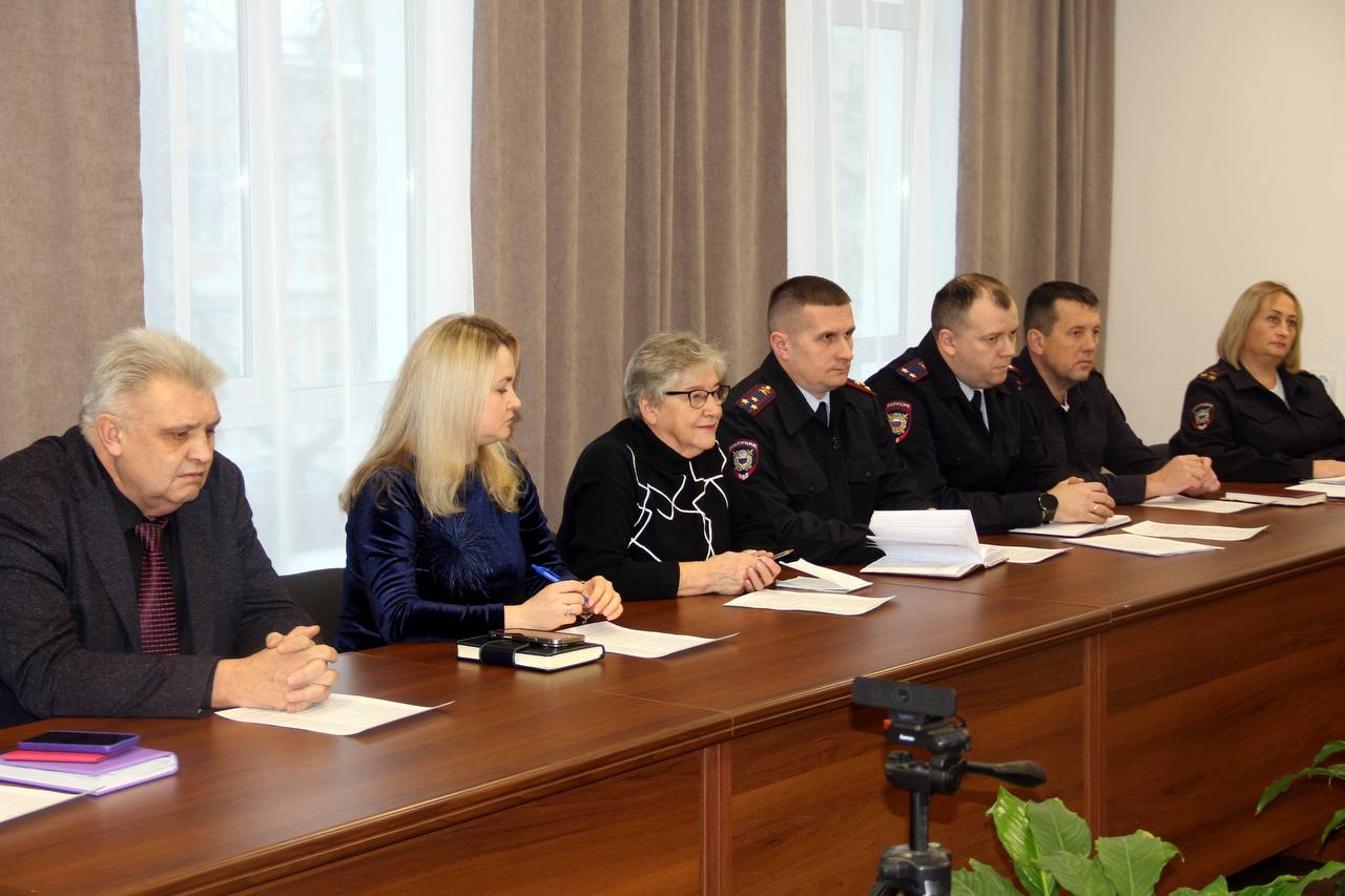 В прокуратуре области проведена рабочая встреча с представителями Общественной наблюдательной комиссии Вологодской области В прокуратуре области проведена рабочая встреча с представителями Общественной наблюдательной комиссии Вологодской области