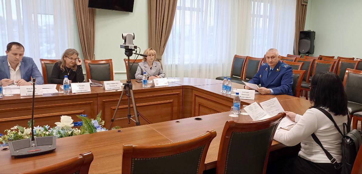 В Министерстве социальной защиты населения Вологодской области работала мобильная приемная прокурора области В Министерстве социальной защиты населения Вологодской области работала мобильная приемная прокурора области