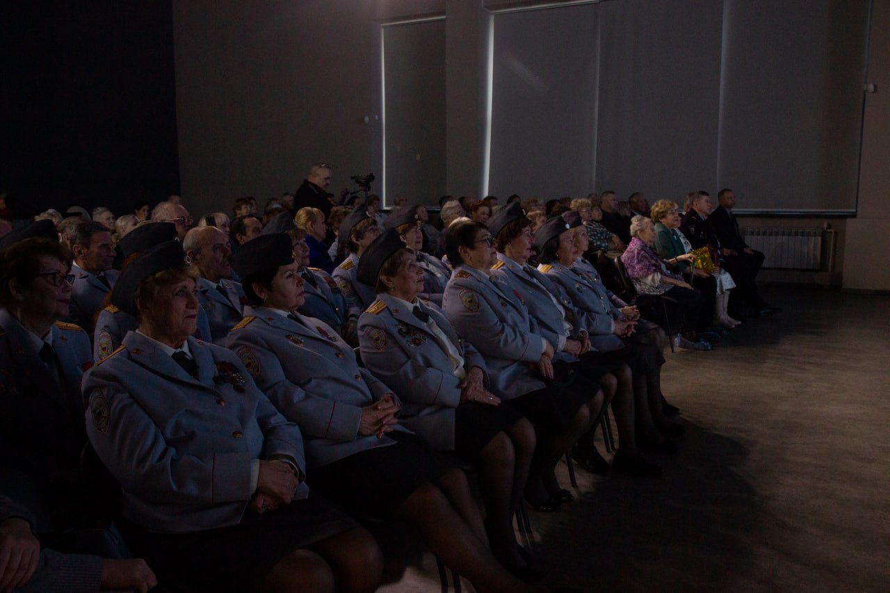 Хор ветеранов УМВД России по Вологодской области отметил свое 20-летие Хор ветеранов УМВД России по Вологодской области отметил свое 20-летие