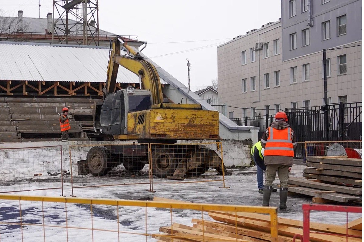 На стадионе «Динамо» Вологды стартовали работы по капитальному ремонту Восточной трибуны