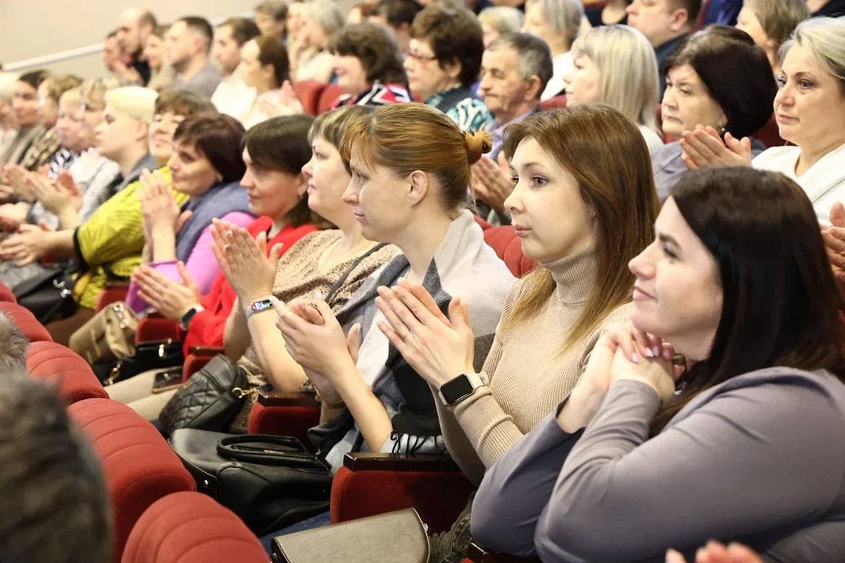 Георгий Филимонов на встрече с жителями Усть-Кубинского округа подвели итоги Градсовета 2.0 Георгий Филимонов на встрече с жителями Усть-Кубинского округа подвели итоги Градсовета 2.0