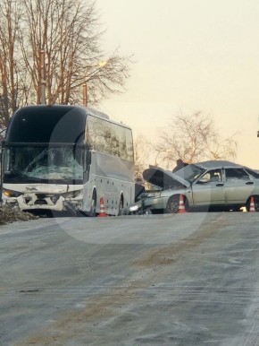 Под Великим Устюгом произошло смертельное ДТП с участием автобуса и легковушки