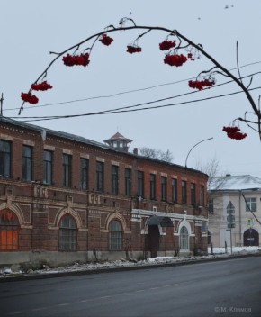 Днём по области -0,-5° по северо-востоку до-10,-15°, небольшой, местами умеренный снег, по юго-западу мокрый снег, налипание мокрого снега, в отдельных западных и центральных округах сильный снег