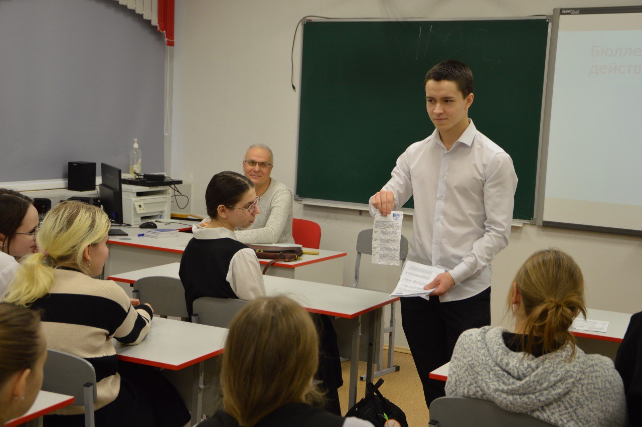 Будущие избиратели познакомились с процессом организации выборов Будущие избиратели познакомились с процессом организации выборов