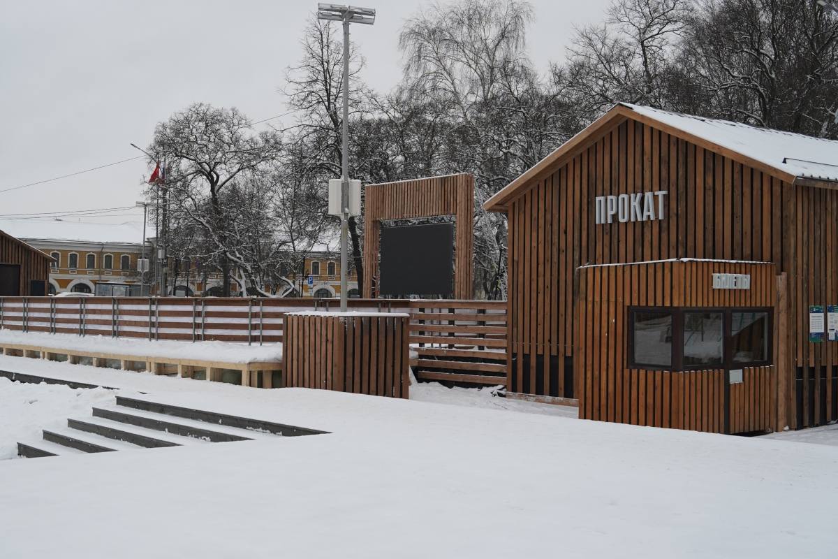 Завтра, 10 декабря, в Вологде откроется бесплатный каток «Зимняя сказка» на площади Революции