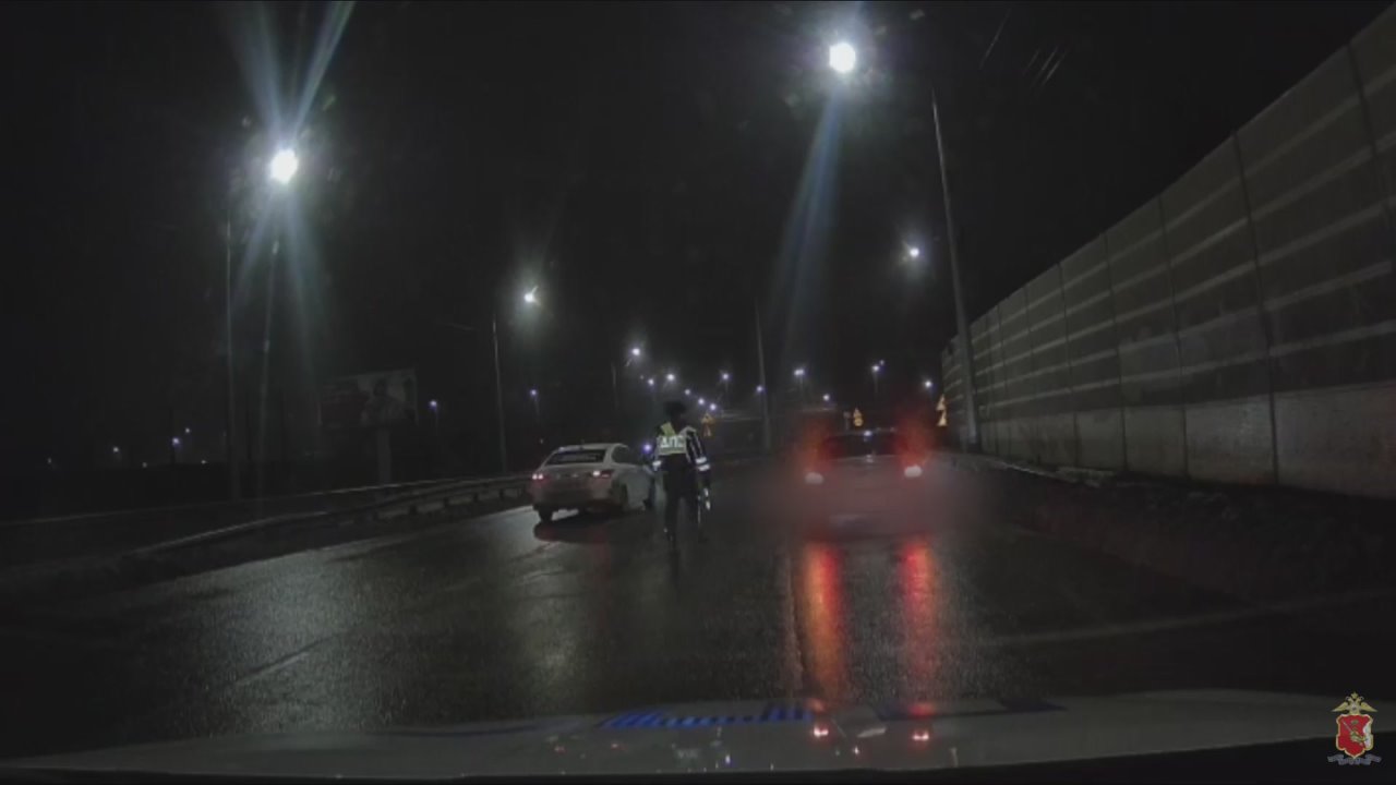 В Вологде сотрудники Госавтоинспекции задержали подозреваемого в хранении наркотиков