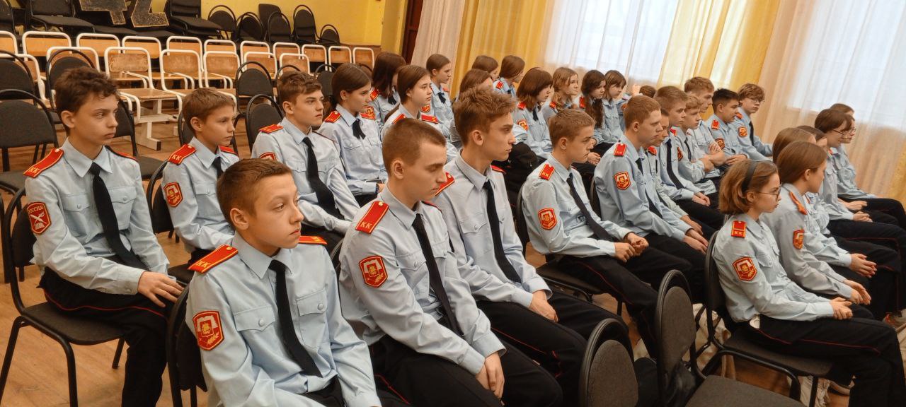 Ветеран череповецкого УВД провел урок мужества для учащихся кадетского класса Ветеран череповецкого УВД провел урок мужества для учащихся кадетского класса