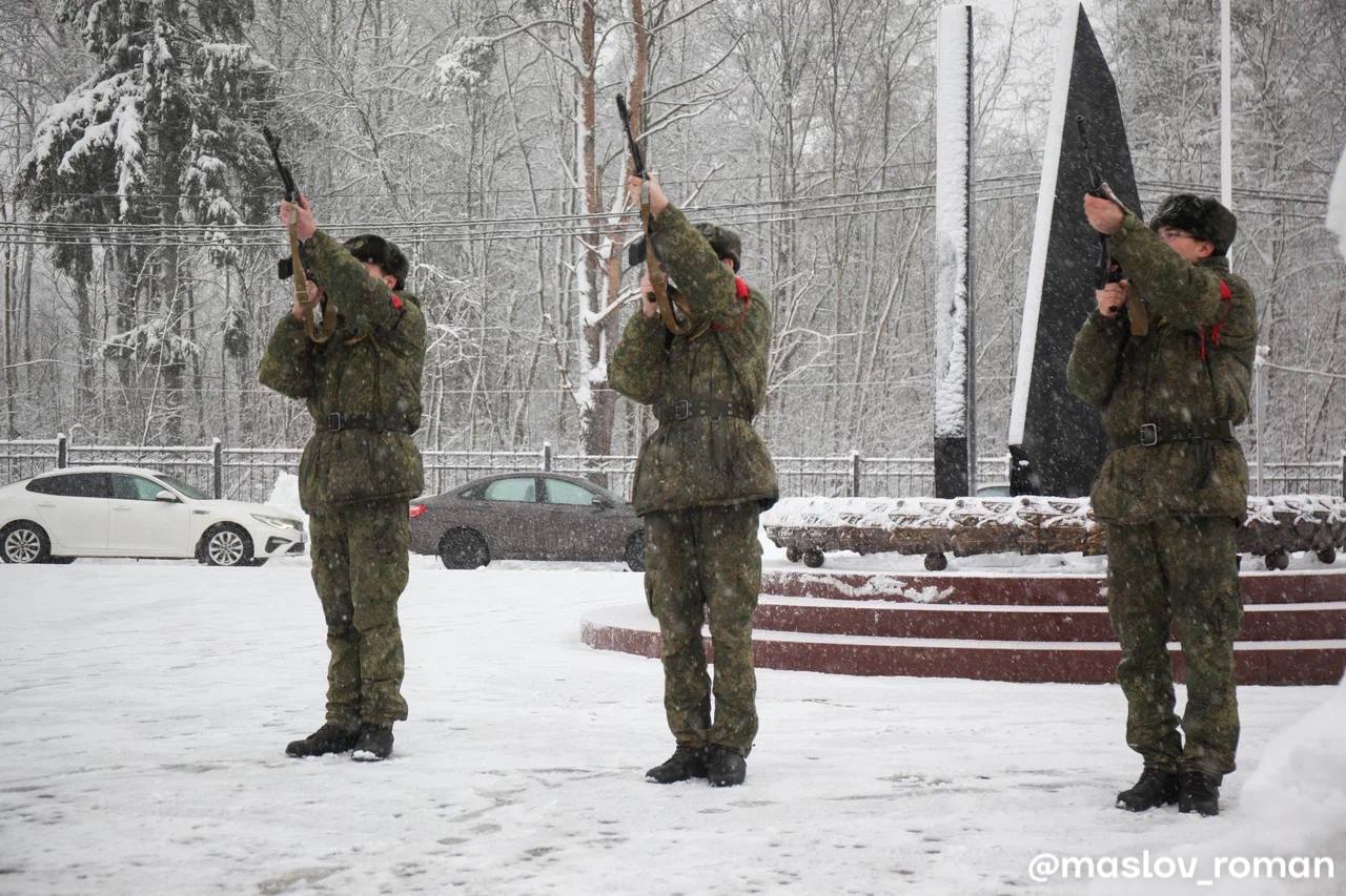 В Череповце с воинскими почестями похоронили бойца Михаила Ерещенко В Череповце с воинскими почестями похоронили бойца Михаила Ерещенко