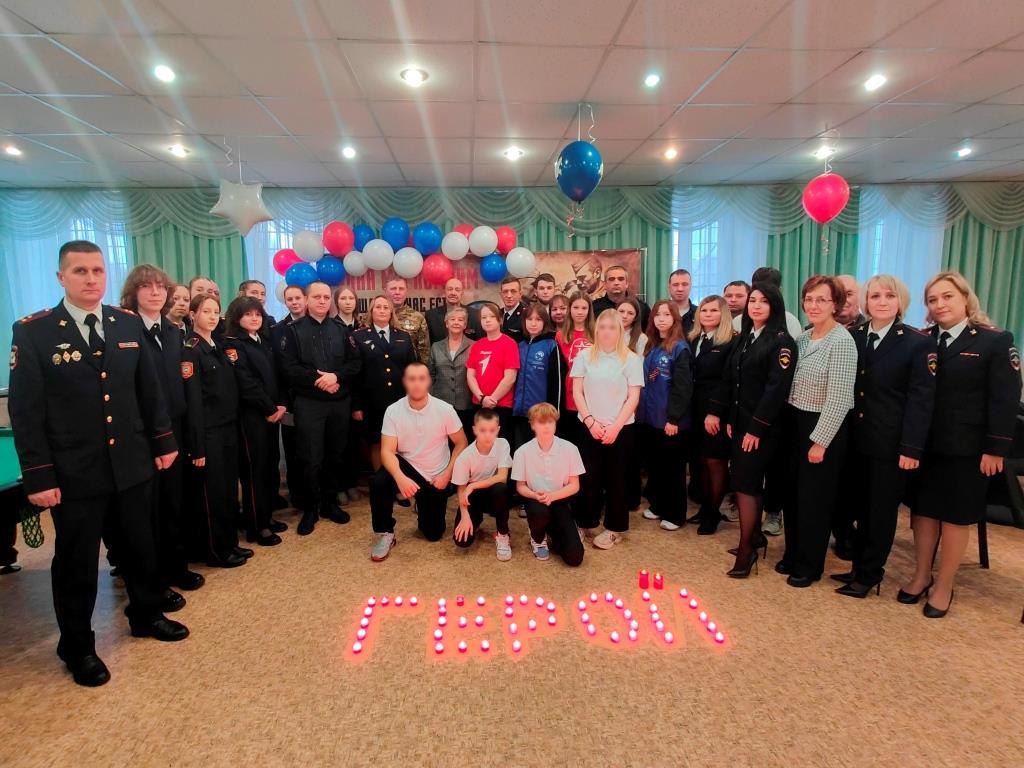 В ЦВСНП УМВД России по Вологодской области полицейские провели мероприятие «Имя Героя – в сердце моём» В ЦВСНП УМВД России по Вологодской области полицейские провели мероприятие «Имя Героя – в сердце моём»