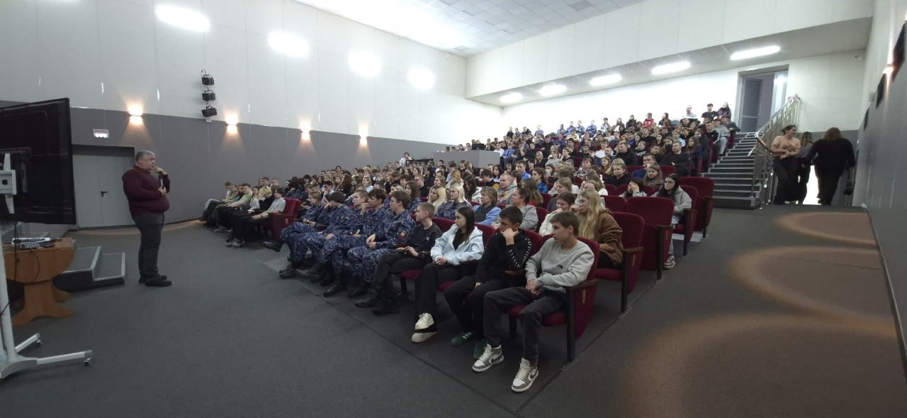 Представитель общественного совета при УМВД России «Череповец» провел лекцию, посвященную актуальным вопросам безопасности современного общества