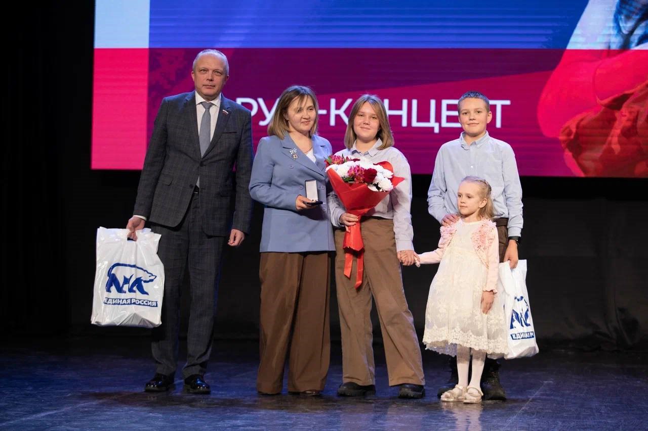 В преддверии празднования Дня Героев Отечества в областной столице прошли торжественные мероприятия В преддверии празднования Дня Героев Отечества в областной столице прошли торжественные мероприятия