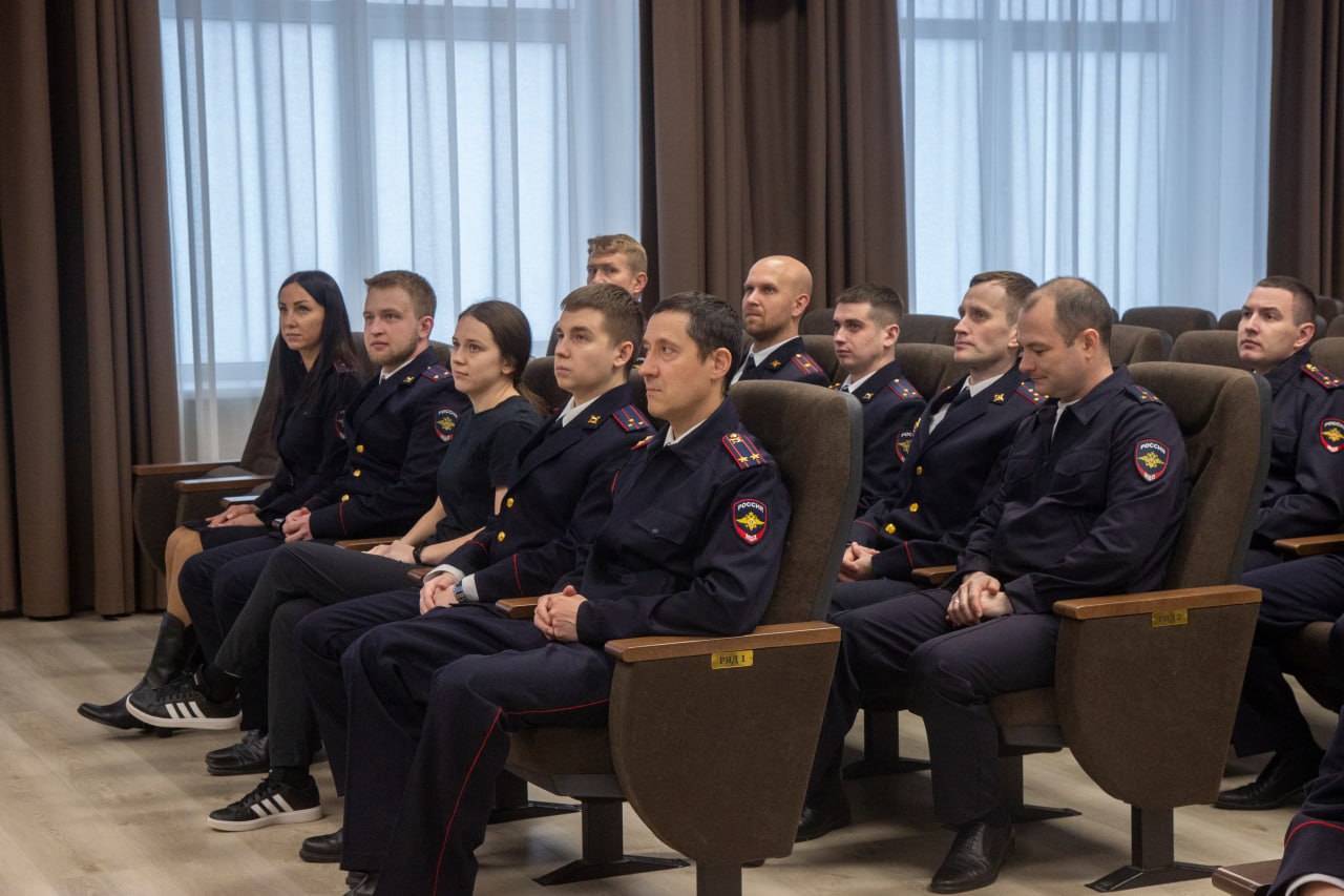 10 декабря исполнилось 76 лет со дня создания службы связи в системе МВД России 10 декабря исполнилось 76 лет со дня создания службы связи в системе МВД России