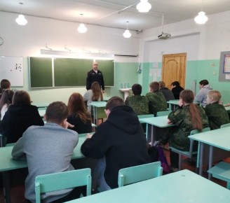 Сотрудники ОМВД России "Кадуйский" проводят правовые занятия в школах