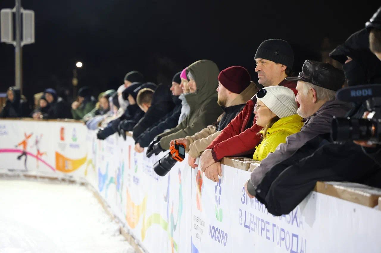 Каток «Зимняя сказка» официально открыли на площади Революции в Вологде Каток «Зимняя сказка» официально открыли на площади Революции в Вологде