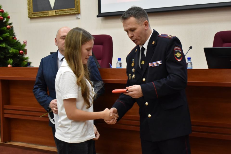 В Череповце прошла торжественная церемония вручения первых паспортов юным горожанам