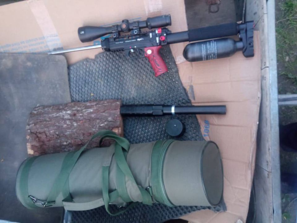 С учетом позиции прокуратуры Междуреченского района конфисковано пневматическое оружие как орудие совершения преступления