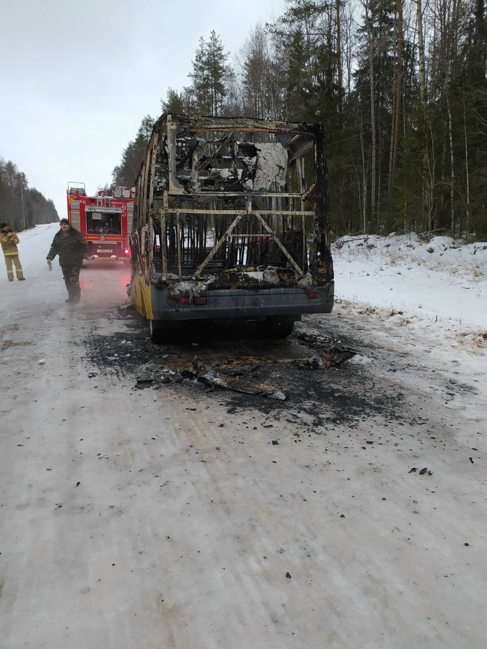 Школьный автобус вспыхнул на трассе в Бабушкинском округе Школьный автобус вспыхнул на трассе в Бабушкинском округе