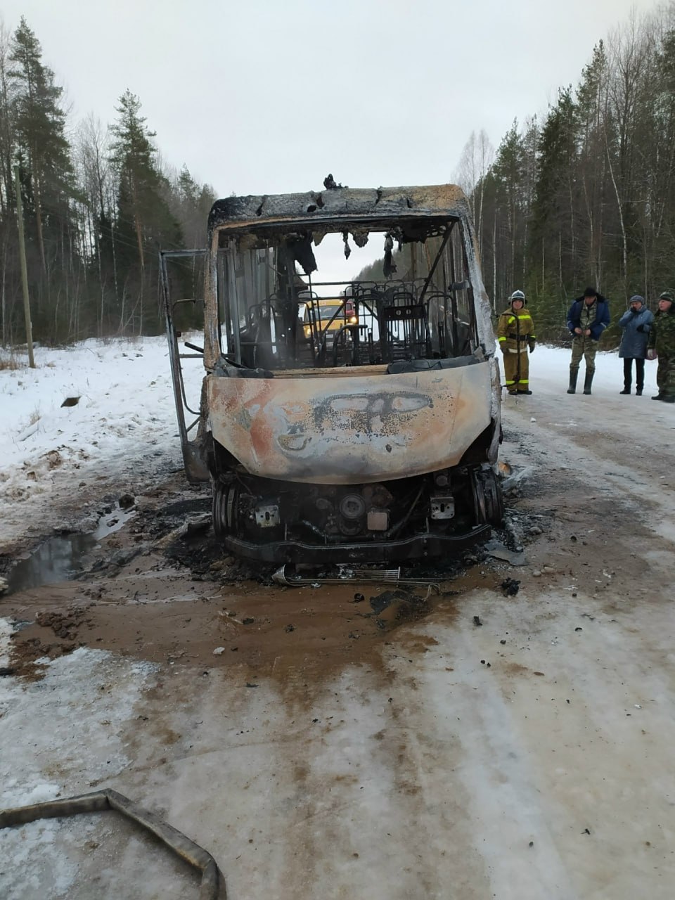 Школьный автобус вспыхнул на трассе в Бабушкинском округе Школьный автобус вспыхнул на трассе в Бабушкинском округе