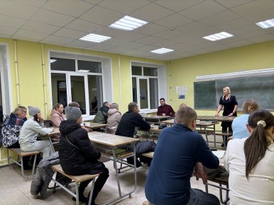 В Харовске полицейские рассказали родителям учащихся о схемах вовлечения подростков в противоправную деятельность