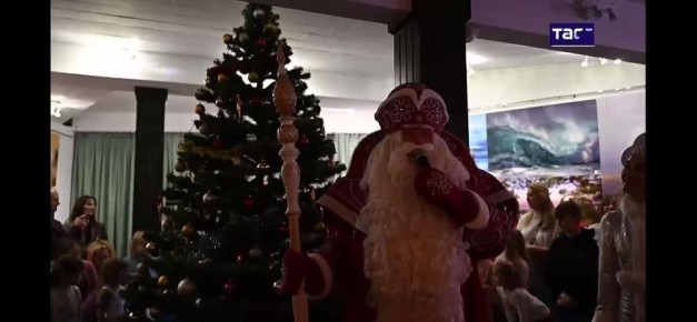 Дед Мороз из Великого Устюга поздравил более 600 детей российских соотечественников в Бельгии и Люксембурге