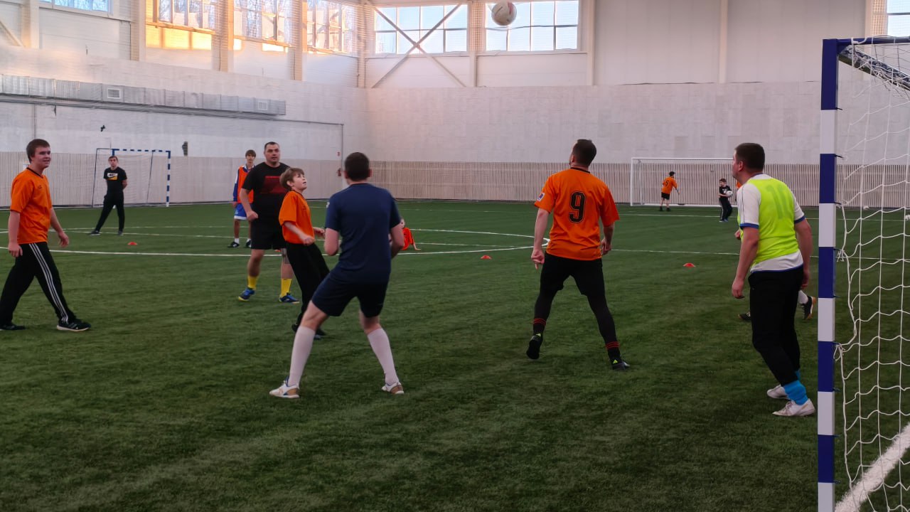 В Вологодской области правоохранители сыграли в футбол с подростками В Вологодской области правоохранители сыграли в футбол с подростками