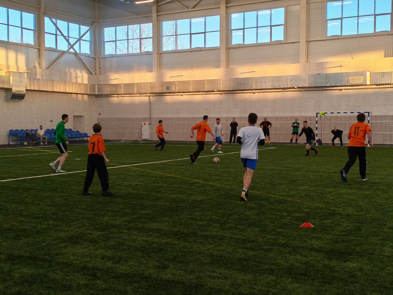 В Вологодской области правоохранители сыграли в футбол с подростками В Вологодской области правоохранители сыграли в футбол с подростками