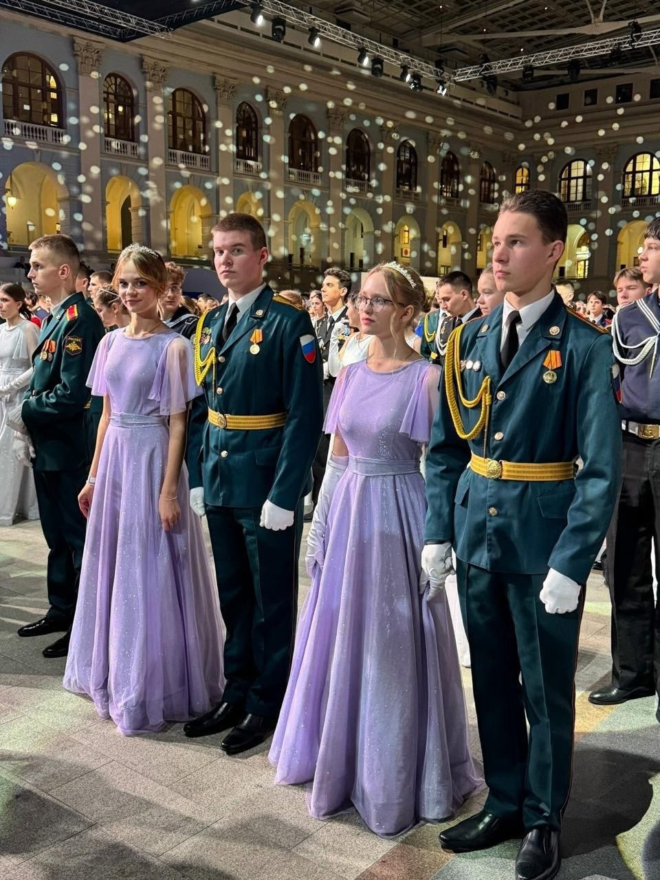 16 пар кадетов из Вологодской области представили регион на X Юбилейном Международном Кремлевском Благотворительном Кадетском Балу, который прошел 10 декабря в Москве 16 пар кадетов из Вологодской области представили регион на X Юбилейном Международном Кремлевском Благотворительном Кадетском Балу, который прошел 10 декабря в Москве